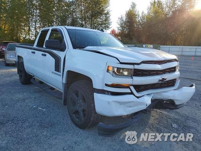 Czwarte zdjęcie samochodu z boku: 2018 CHEVROLET SILVERADO K1500 CUSTOM VIN:1GCVKPECXJZ124088 - miniatura