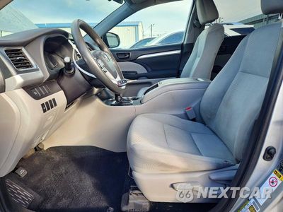 Zdjęcie 7 z 13 samochodu: 2019 TOYOTA HIGHLANDER LE VIN:5TDBZRFH2KS974529 - miniatura