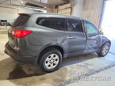 Trzecie zdjęcie samochodu z tyłu: 2011 CHEVROLET TRAVERSE LS VIN:1GNKVEED4BJ169445 - miniatura