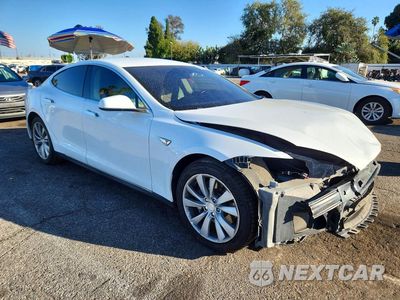Czwarte zdjęcie samochodu z boku: 2014 TESLA MODEL S VIN:5YJSA1H11EFP48953 - miniatura