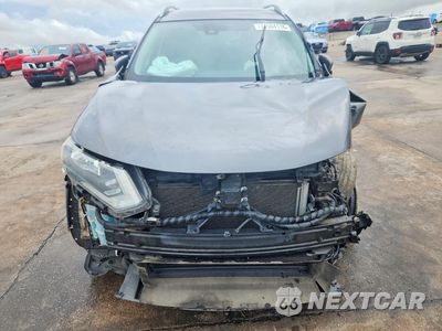 Piąte zdjęcie samochodu w środku: 2019 NISSAN ROGUE SV VIN:5N1AT2MT1KC735191 - miniatura