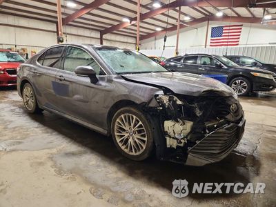 Czwarte zdjęcie samochodu z boku: 2018 TOYOTA CAMRY XLE VIN:4T1B11HK4JU012627 - miniatura