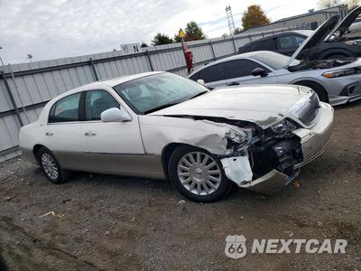 Czwarte zdjęcie samochodu z boku: 2003 LINCOLN TOWN CAR SIGNATURE VIN:1LNHM82W43Y643251 - miniatura