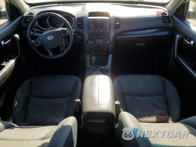 Zdjęcie 8 z 13 samochodu: 2013 KIA SORENTO LX VIN:5XYKTDA68DG401046 - miniatura