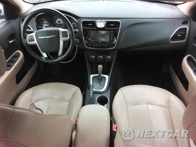 Zdjęcie 8 z 12 samochodu: 2012 CHRYSLER 200 LIMITED VIN:1C3CCBCG8CN315438 - miniatura