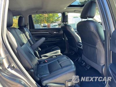 Zdjęcie 8 z 13 samochodu: 2019 TOYOTA HIGHLANDER SE VIN:5TDJZRFH0KS617801 - miniatura
