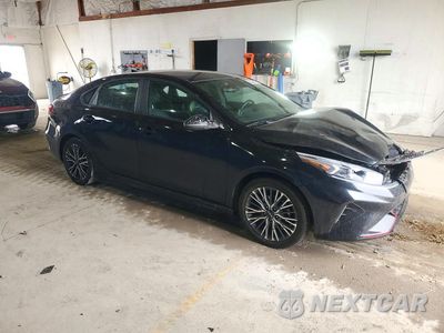 Czwarte zdjęcie samochodu z boku: 2023 KIA FORTE GT LINE VIN:3KPF54ADXPE655479 - miniatura