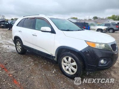 Czwarte zdjęcie samochodu z boku: 2011 KIA SORENTO LX VIN:5XYKTCA12BG133462 - miniatura
