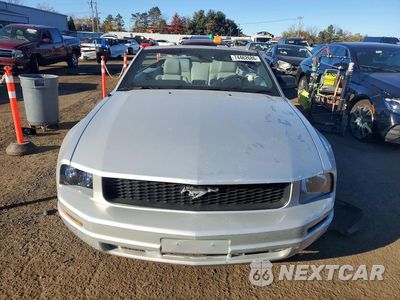 Piąte zdjęcie samochodu w środku: 2005 FORD MUSTANG VIN:1ZVFT84N155231762 - miniatura