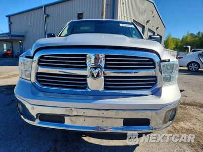 Piąte zdjęcie samochodu w środku: 2018 RAM 1500 SLT VIN:1C6RR7GG1JS249445 - miniatura