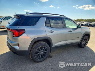 Trzecie zdjęcie samochodu z tyłu: 2026 GMC TERRAIN ELEVATION VIN:3GKALUEG8TL338170 - miniatura