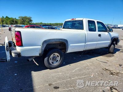Trzecie zdjęcie samochodu z tyłu: 2005 CHEVROLET SILVERADO C2500 HEAVY DUTY VIN:1GCHC29U25E306302 - miniatura
