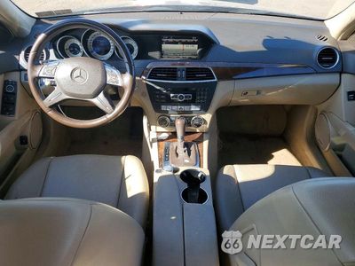 Zdjęcie 8 z 13 samochodu: 2013 MERCEDES-BENZ C 300 4MATIC VIN:WDDGF8AB5DR287239 - miniatura