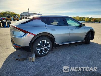 Trzecie zdjęcie samochodu z tyłu: 2023 KIA EV6 WIND VIN:KNDC34LAXP5128923 - miniatura