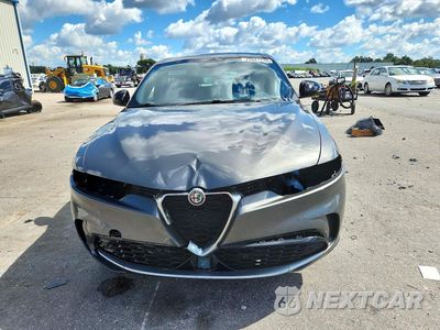 Piąte zdjęcie samochodu w środku: 2024 ALFA ROMEO TONALE TI VIN:ZASPATCW8R3045264 - miniatura