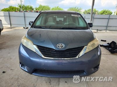 Piąte zdjęcie samochodu w środku: 2014 TOYOTA SIENNA LE VIN:5TDKK3DCXES415114 - miniatura
