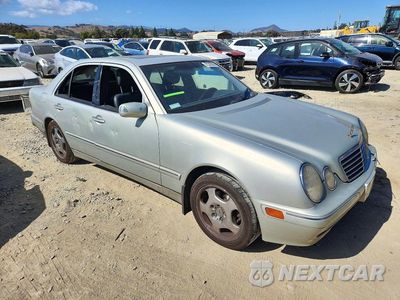 Czwarte zdjęcie samochodu z boku: 2001 MERCEDES-BENZ E 320 VIN:WDBJF65JX1B199179 - miniatura