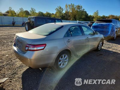 Trzecie zdjęcie samochodu z tyłu: 2010 TOYOTA CAMRY LE VIN:4T4BF3EK2AR081565 - miniatura