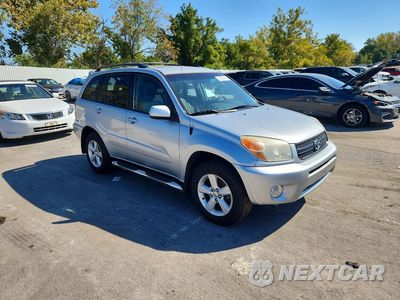Czwarte zdjęcie samochodu z boku: 2004 TOYOTA RAV4 BASE VIN:JTEGD20V840034716 - miniatura