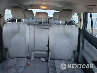 Zdjęcie 10 z 13 samochodu: 2021 TOYOTA HIGHLANDER LE VIN:5TDBZRBH1MS530826 - miniatura