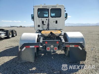 Zdjęcie 6 z 12 samochodu: 2016 FREIGHTLINER CASCADIA VIN:3AKBGDDVXGSHD6210 - miniatura