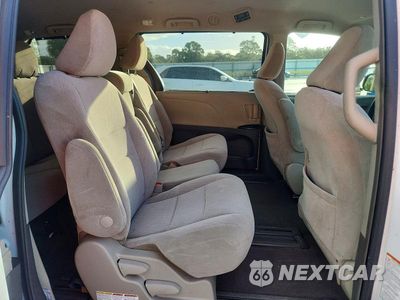 Zdjęcie 11 z 13 samochodu: 2019 TOYOTA SIENNA LE VIN:5TDKZ3DC8KS998919 - miniatura
