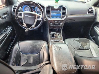 Zdjęcie 8 z 12 samochodu: 2014 CHRYSLER 300C VIN:2C3CCAKG1EH157936 - miniatura