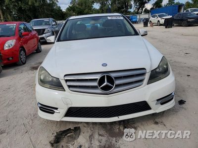 Piąte zdjęcie samochodu w środku: 2013 MERCEDES-BENZ C 250 VIN:WDDGF4HB3DR268493 - miniatura