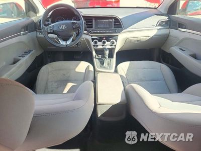 Zdjęcie 8 z 12 samochodu: 2019 HYUNDAI ELANTRA SE VIN:5NPD74LF2KH415461 - miniatura