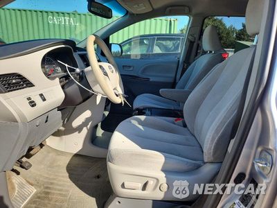 Zdjęcie 7 z 12 samochodu: 2014 TOYOTA SIENNA LE VIN:5TDJK3DC1ES092387 - miniatura