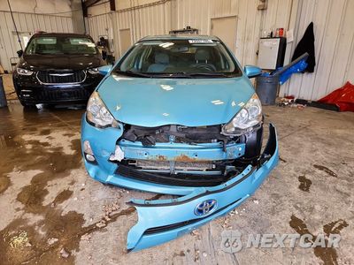 Piąte zdjęcie samochodu w środku: 2014 TOYOTA PRIUS C FOUR VIN:JTDKDTB38E1073866 - miniatura