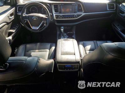 Zdjęcie 8 z 13 samochodu: 2018 TOYOTA HIGHLANDER SE VIN:5TDJZRFH3JS817473 - miniatura