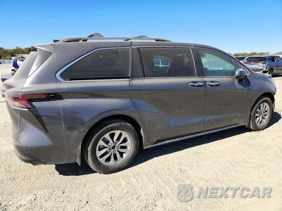 Trzecie zdjęcie samochodu z tyłu: 2025 TOYOTA SIENNA XLE 7-PASSENGER VIN:5TDJSKFC6SS225955 - miniatura