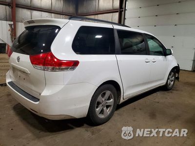 Trzecie zdjęcie samochodu z tyłu: 2013 TOYOTA SIENNA LE VIN:5TDKK3DC4DS354518 - miniatura