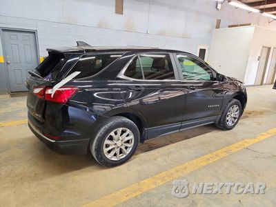 Trzecie zdjęcie samochodu z tyłu: 2021 CHEVROLET EQUINOX LT VIN:2GNAXUEVXM6121098 - miniatura