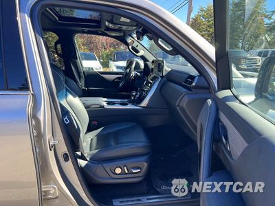 Piąte zdjęcie samochodu w środku: 2023 LEXUS LX 600 F SPORT HANDLING VIN:JTJMB7CX2P4030484 - miniatura