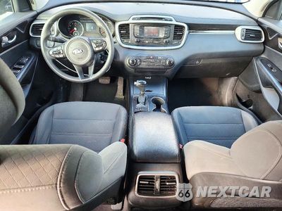 Zdjęcie 8 z 13 samochodu: 2016 KIA SORENTO LX VIN:5XYPGDA39GG054976 - miniatura