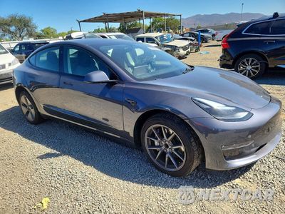 Czwarte zdjęcie samochodu z boku: 2023 TESLA MODEL 3 VIN:5YJ3E1EA5PF707581 - miniatura