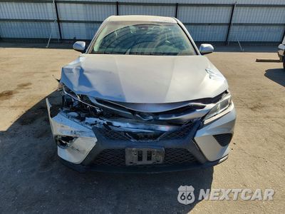 Piąte zdjęcie samochodu w środku: 2018 TOYOTA CAMRY HYBRID SE VIN:4T1B21HK8JU507295 - miniatura