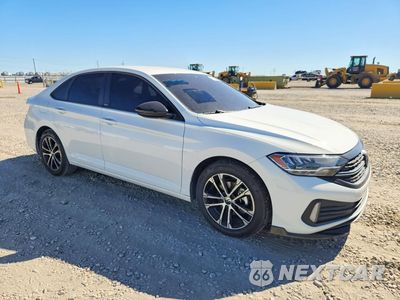 Czwarte zdjęcie samochodu z boku: 2024 VOLKSWAGEN JETTA SPORT VIN:3VWBM7BU5RM053208 - miniatura