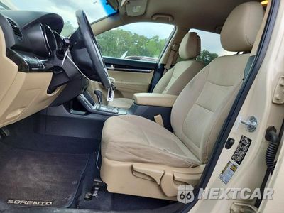 Zdjęcie 7 z 13 samochodu: 2011 KIA SORENTO LX VIN:5XYKT3A16BG045028 - miniatura