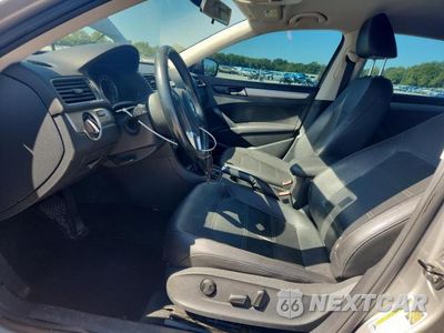 Zdjęcie 7 z 12 samochodu: 2014 VOLKSWAGEN PASSAT S VIN:1VWAT7A37EC022996 - miniatura