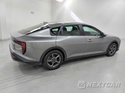 Trzecie zdjęcie samochodu z tyłu: 2025 KIA K4 LXS VIN:3KPFT4DE3SE112364 - miniatura
