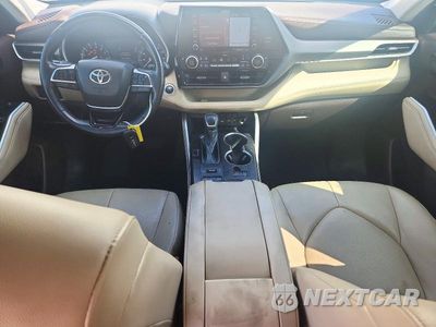 Zdjęcie 8 z 13 samochodu: 2021 TOYOTA HIGHLANDER XLE VIN:5TDHZRBH2MS552361 - miniatura