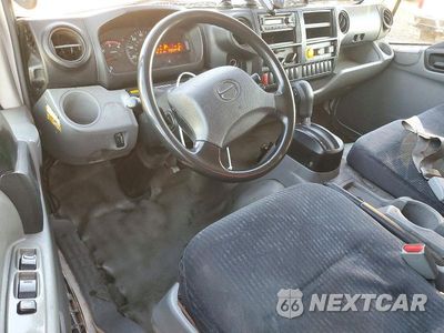 Zdjęcie 8 z 13 samochodu: 2018 HINO 195 BOX TRUCK VIN:JHHSDM2H1JK006299 - miniatura