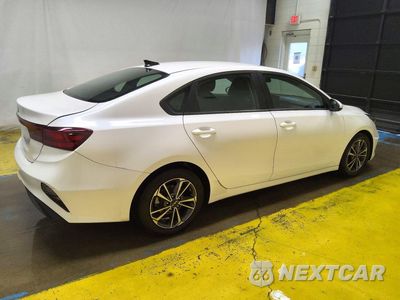 Trzecie zdjęcie samochodu z tyłu: 2024 KIA FORTE LXS VIN:3KPF24AD4RE742578 - miniatura