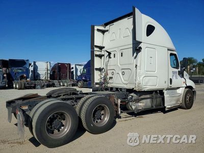 Trzecie zdjęcie samochodu z tyłu: 2018 FREIGHTLINER CASCADIA 125 SEMI TRUCK VIN:3AKJGLDR0JSJN1508 - miniatura