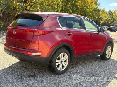 Czwarte zdjęcie samochodu z boku: 2019 KIA SPORTAGE LX VIN:KNDPMCAC2K7580844 - miniatura
