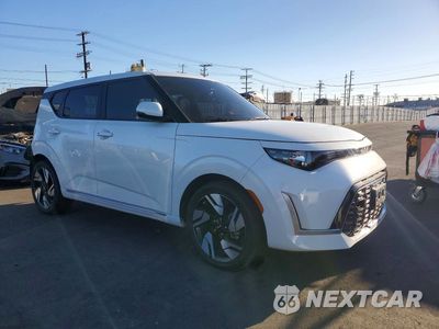 Czwarte zdjęcie samochodu z boku: 2023 KIA SOUL GT LINE VIN:KNDJ53AU6P7861001 - miniatura