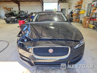 Piąte zdjęcie samochodu w środku: 2017 JAGUAR XE PREMIUM VIN:SAJAD4BG5HA965180 - miniatura